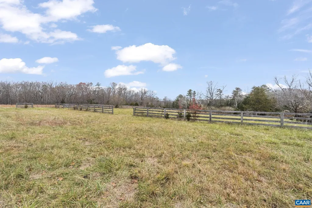 2037 Boston Road N Troy VA 22974