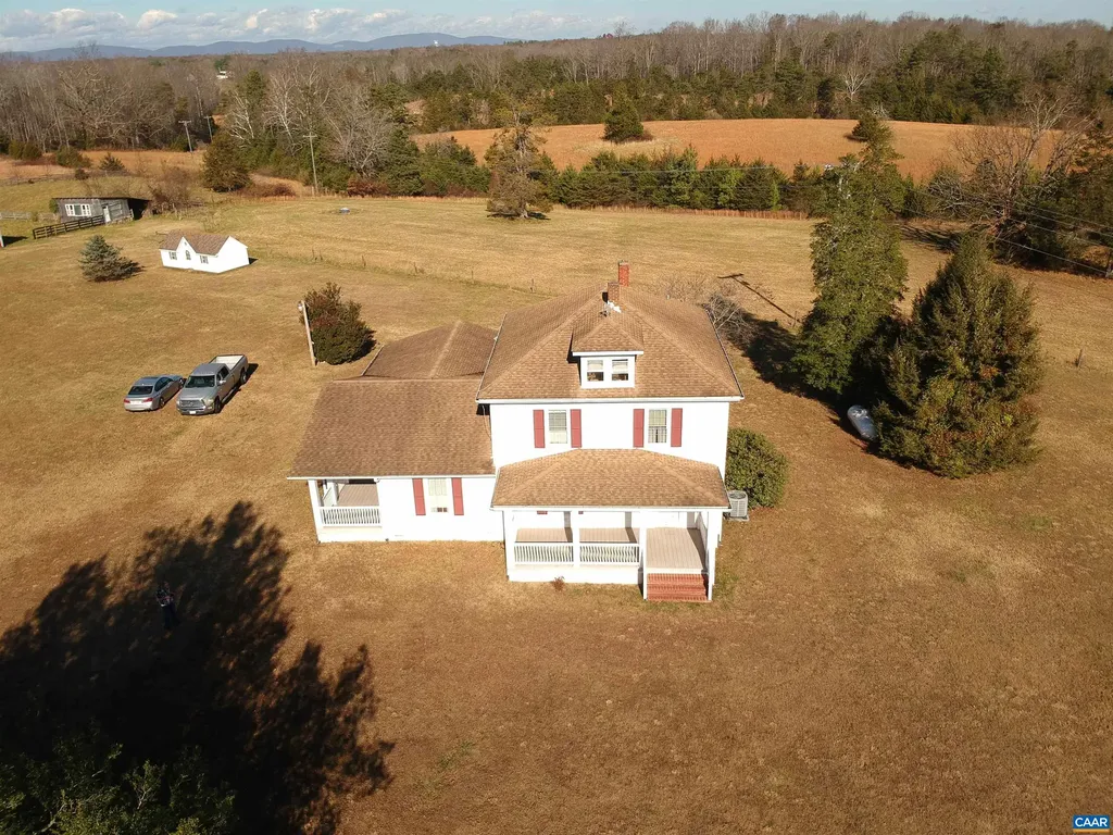 2037 Boston Road N Troy VA 22974