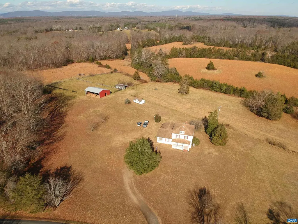 2037 Boston Road N Troy VA 22974