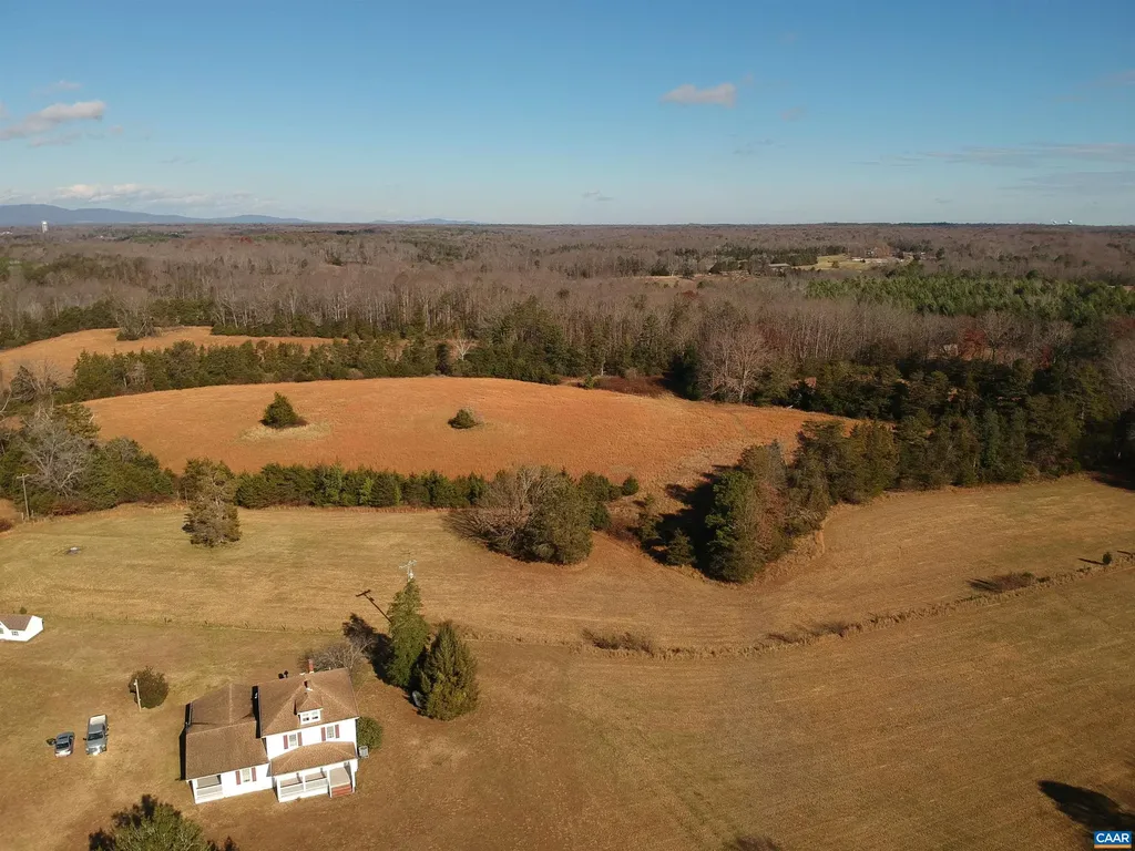 2037 Boston Road N Troy VA 22974