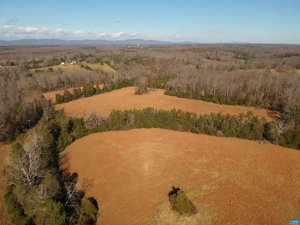 2037 Boston Road N Troy VA 22974