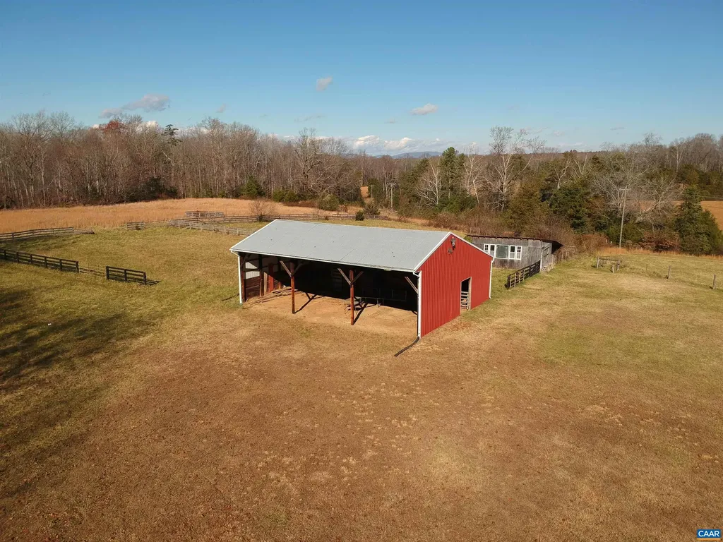 2037 Boston Road N Troy VA 22974