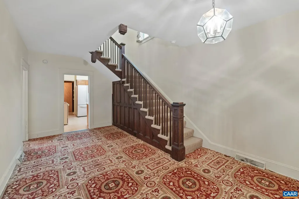 2037 Boston Road N Troy VA 22974