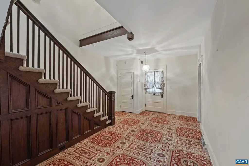 2037 Boston Road N Troy VA 22974