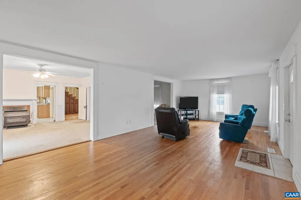 2037 Boston Road N Troy VA 22974