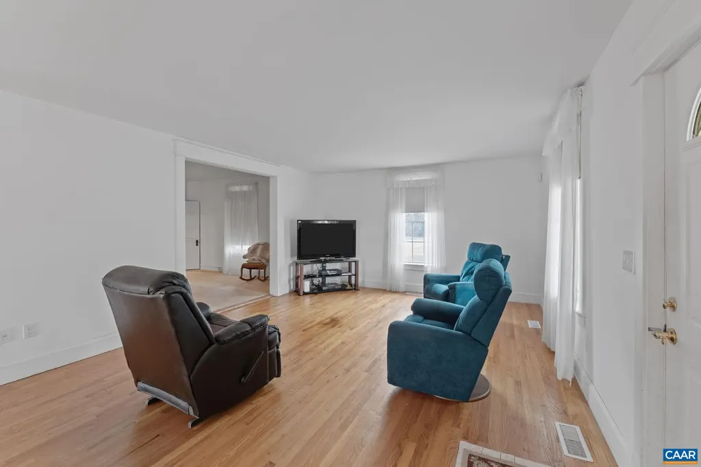 2037 Boston Road N Troy VA 22974