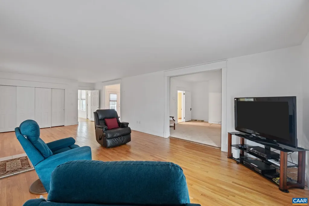 2037 Boston Road N Troy VA 22974