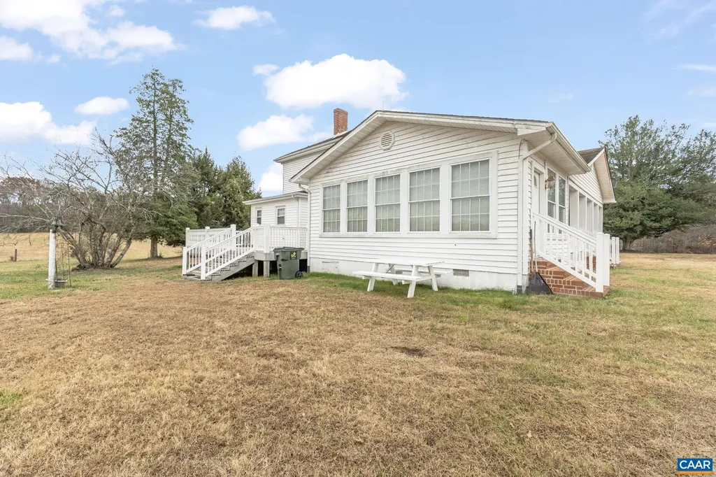 2037 Boston Road N Troy VA 22974