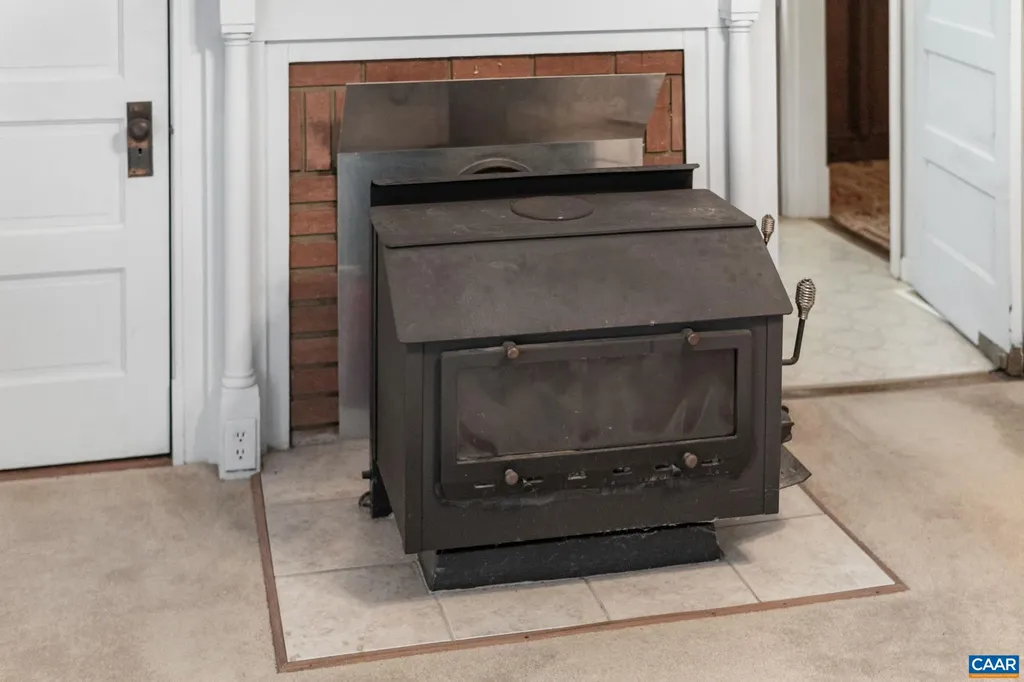 2037 Boston Road N Troy VA 22974