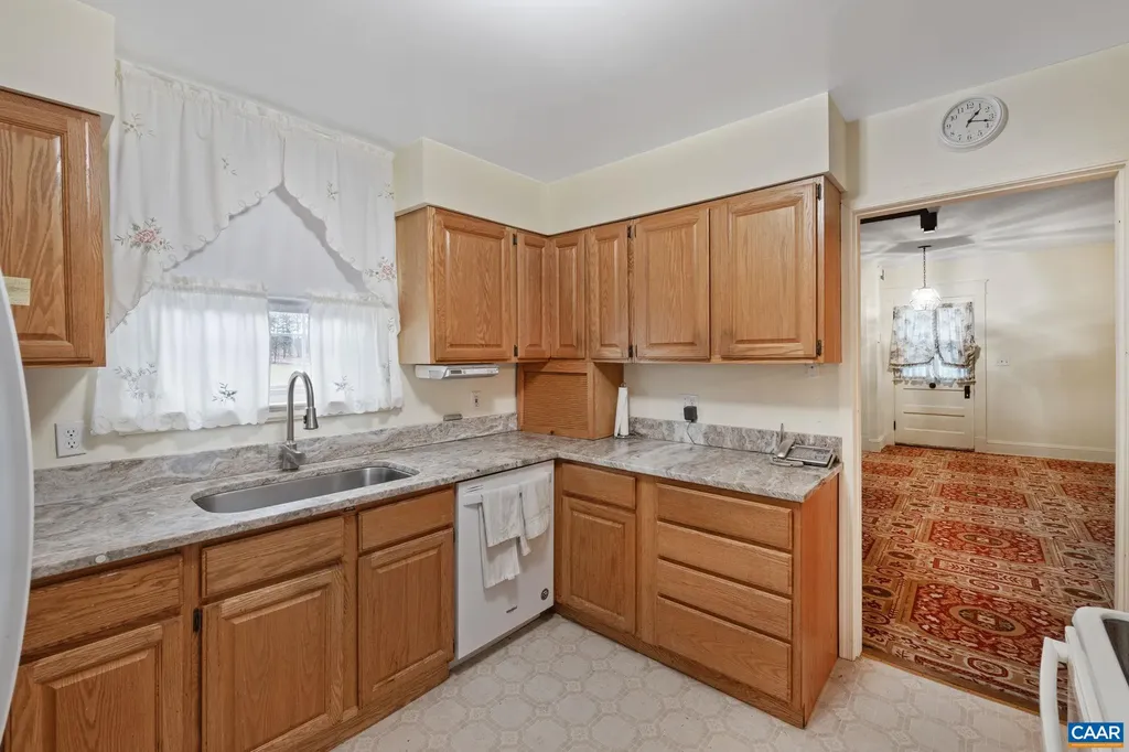 2037 Boston Road N Troy VA 22974