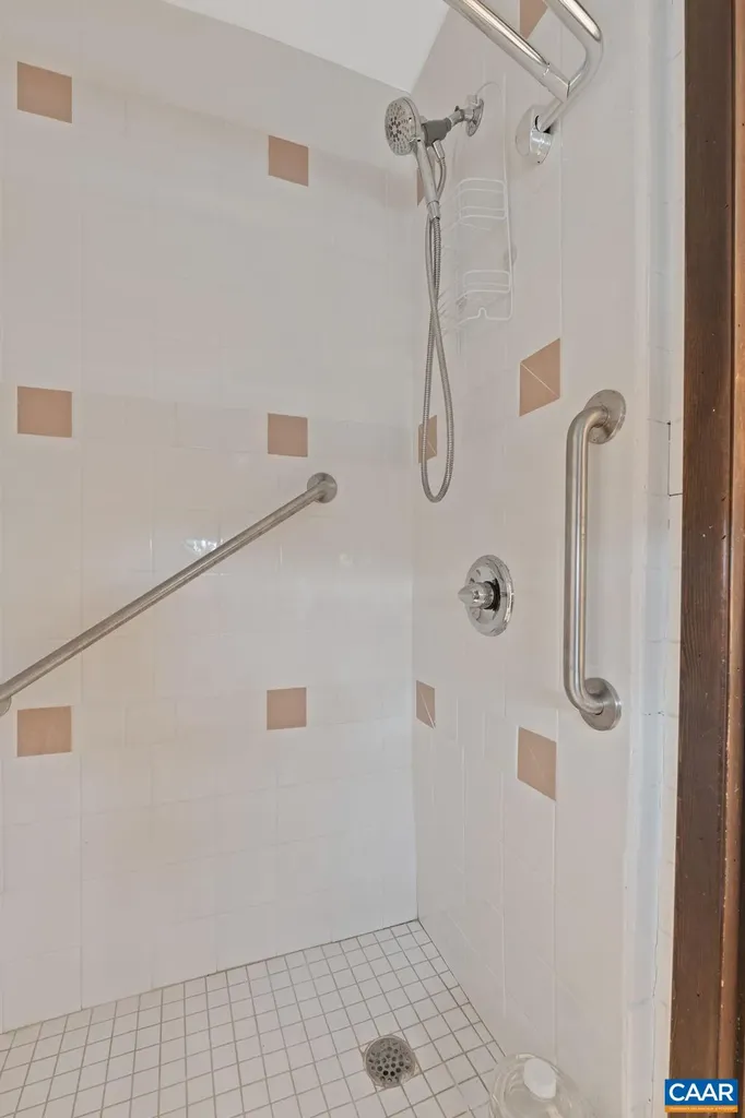 2037 Boston Road N Troy VA 22974