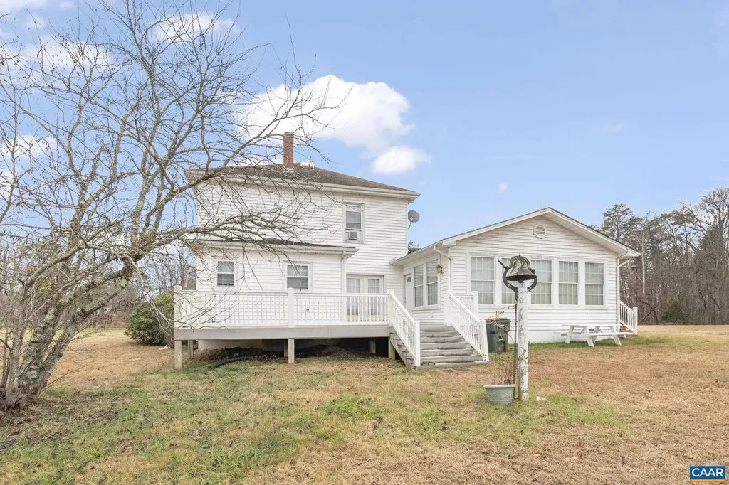 2037 Boston Road N Troy VA 22974