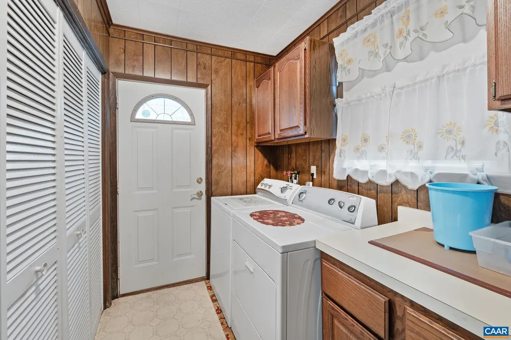 2037 Boston Road N Troy VA 22974