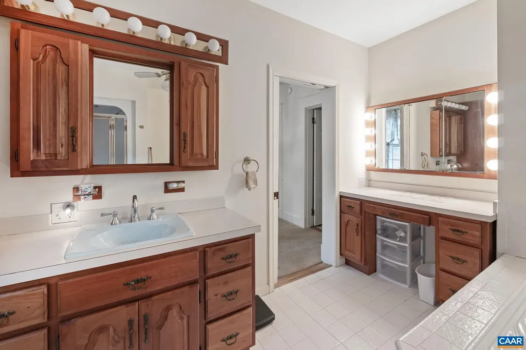 2037 Boston Road N Troy VA 22974