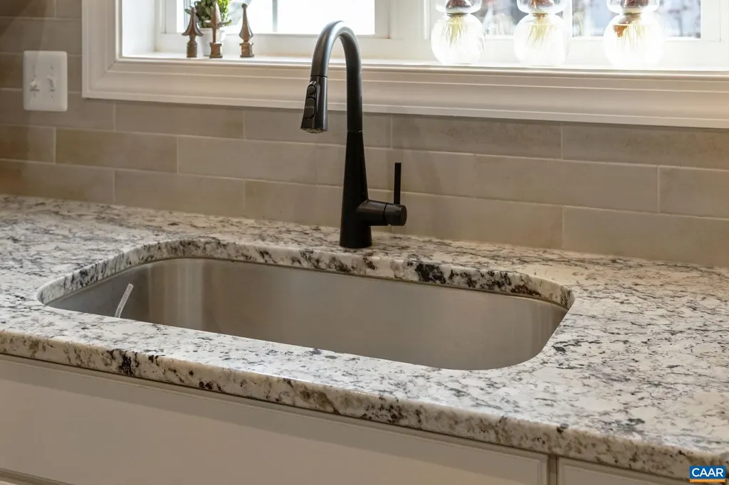 62 Pine Shadow Court Troy VA 22974