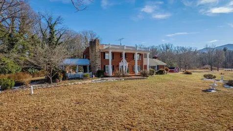 8217 South East Side Highway Elkton VA 22827
