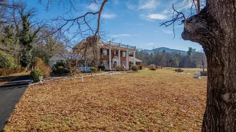 8217 South East Side Highway Elkton VA 22827