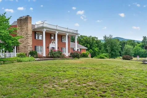 8217 South East Side Highway Elkton VA 22827