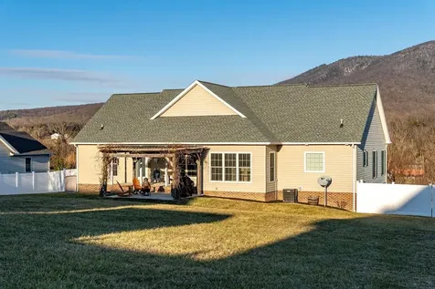 6250 Dotts Lane Penn Laird VA 22846
