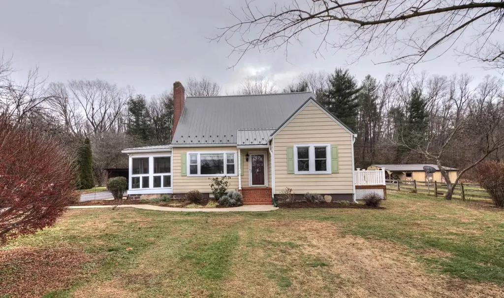 7011 South East Side Highway Elkton VA 22827