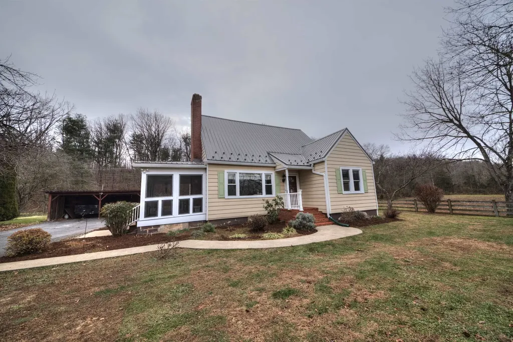 7011 South East Side Highway Elkton VA 22827