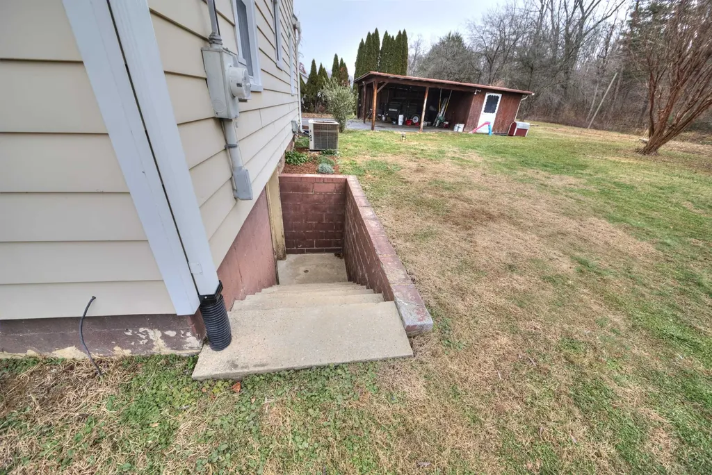 7011 South East Side Highway Elkton VA 22827