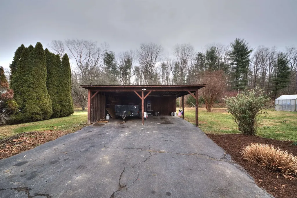 7011 South East Side Highway Elkton VA 22827