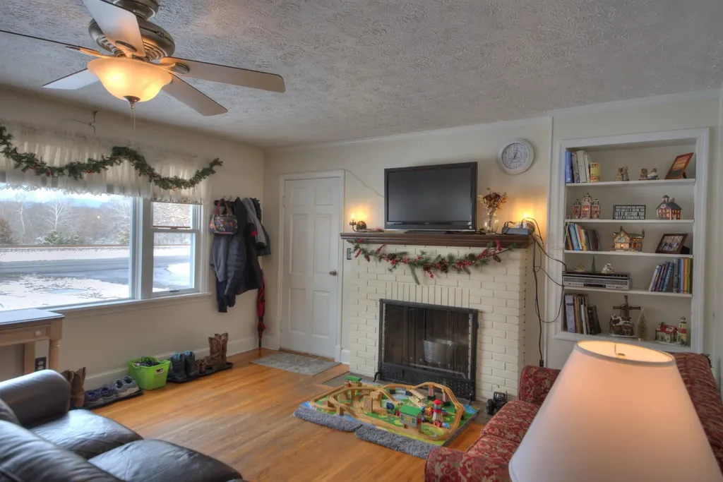 7011 South East Side Highway Elkton VA 22827