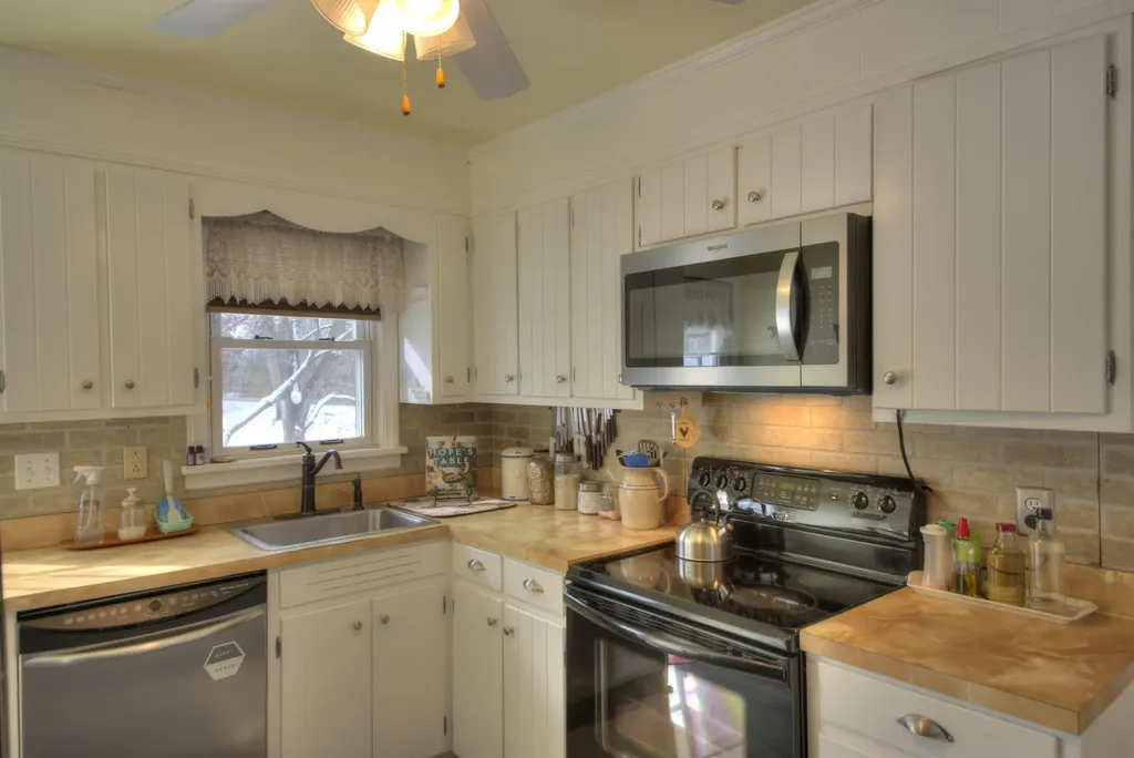 7011 South East Side Highway Elkton VA 22827