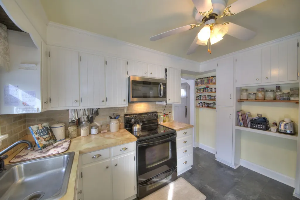 7011 South East Side Highway Elkton VA 22827