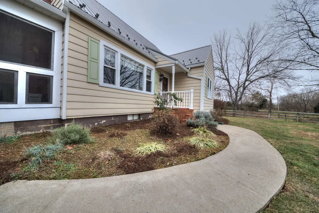 7011 South East Side Highway Elkton VA 22827