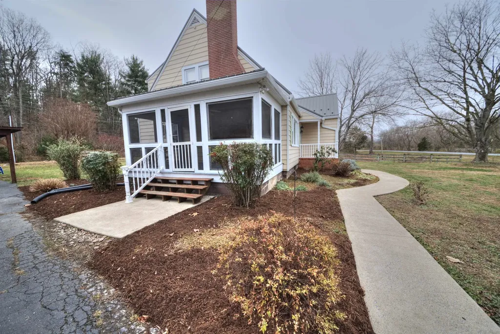 7011 South East Side Highway Elkton VA 22827