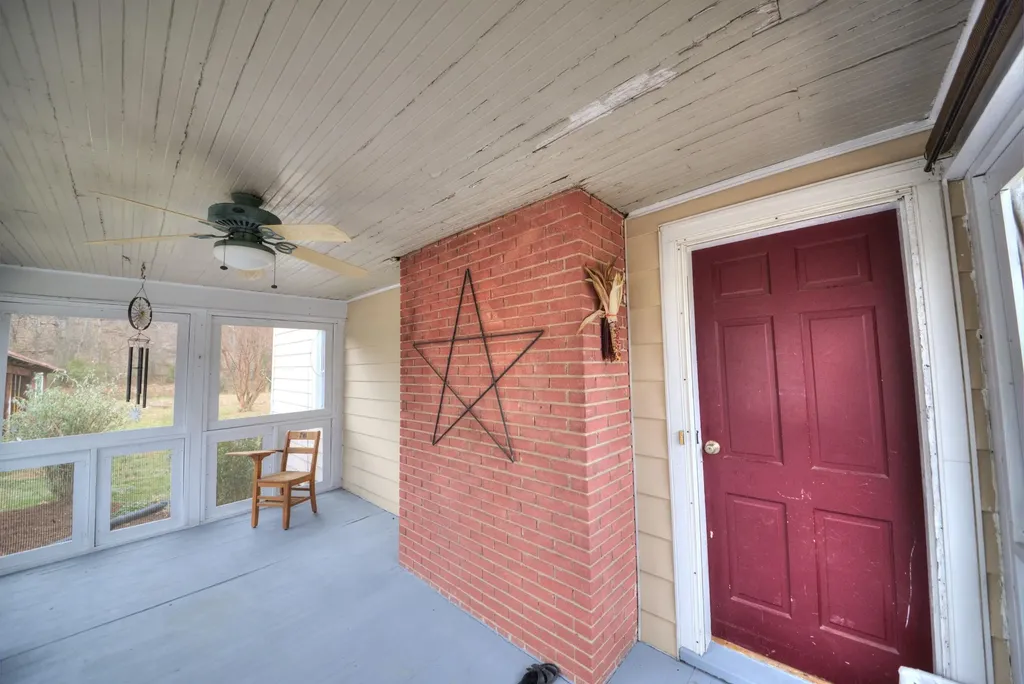 7011 South East Side Highway Elkton VA 22827