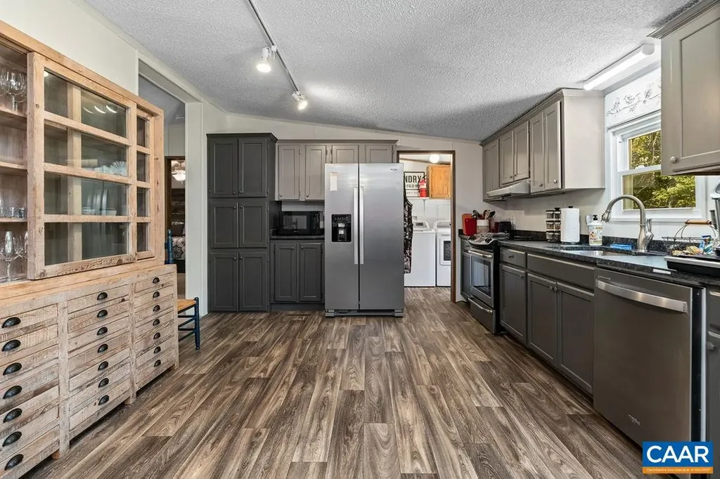 96 Little Stoney Lane Nellysford VA 22958