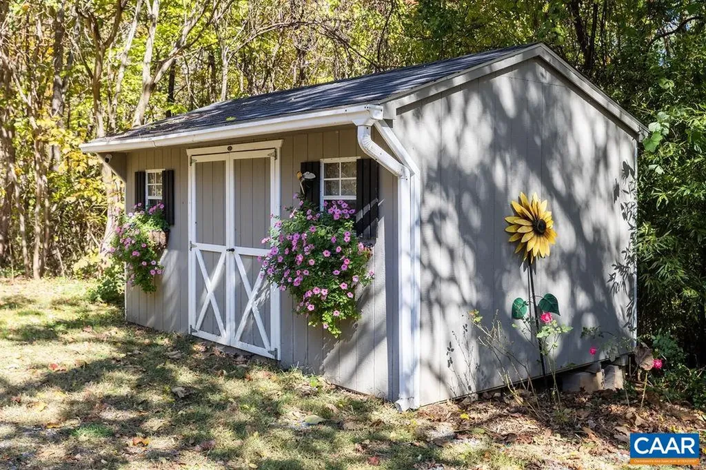 96 Little Stoney Lane Nellysford VA 22958