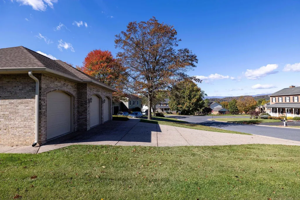 100 Sunbright Drive Bridgewater VA 22812