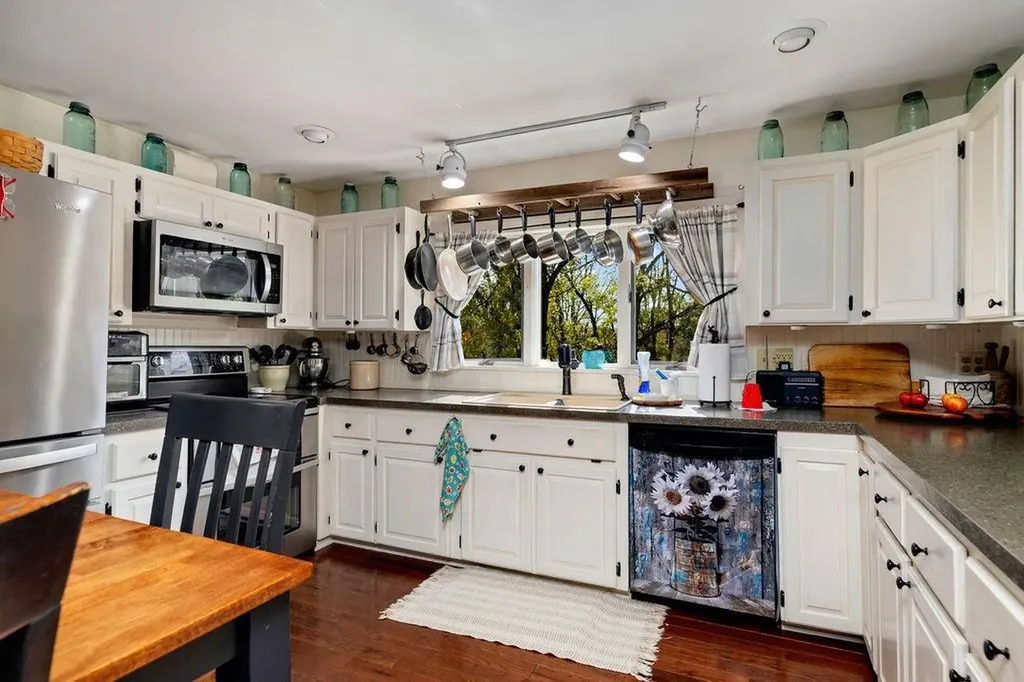 991 Hankey Mountain Highway Churchville VA 24421