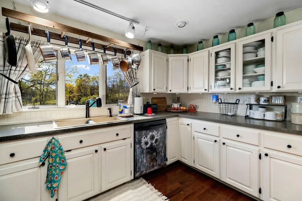 991 Hankey Mountain Highway Churchville VA 24421