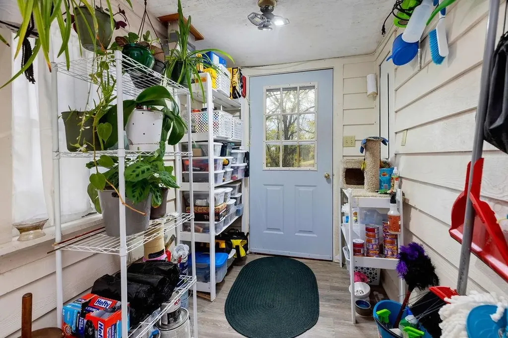 991 Hankey Mountain Highway Churchville VA 24421