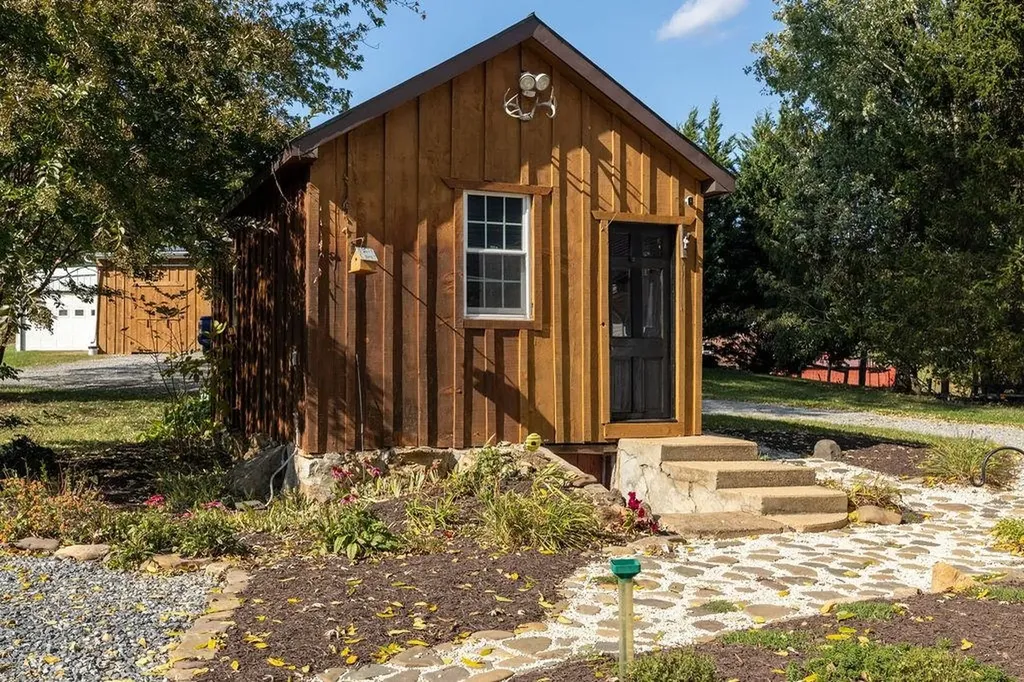 991 Hankey Mountain Highway Churchville VA 24421