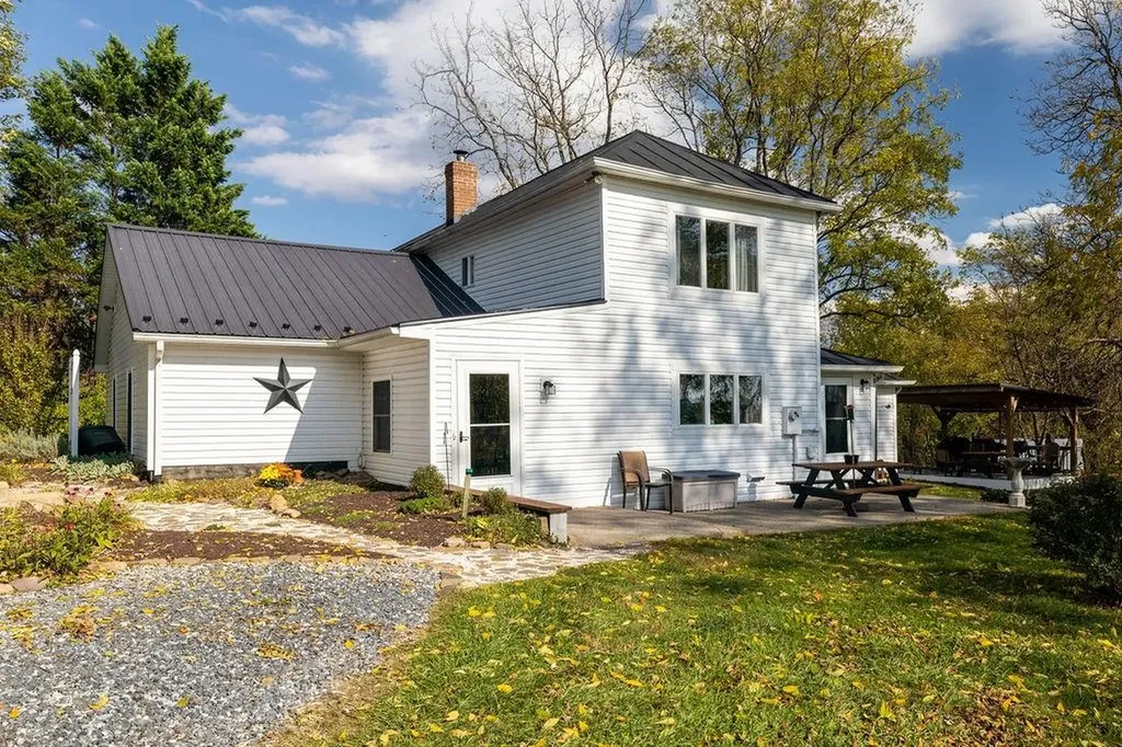 991 Hankey Mountain Highway Churchville VA 24421