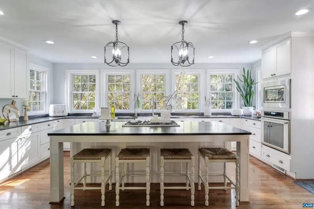 3359 Marsden Point Keswick VA 22947