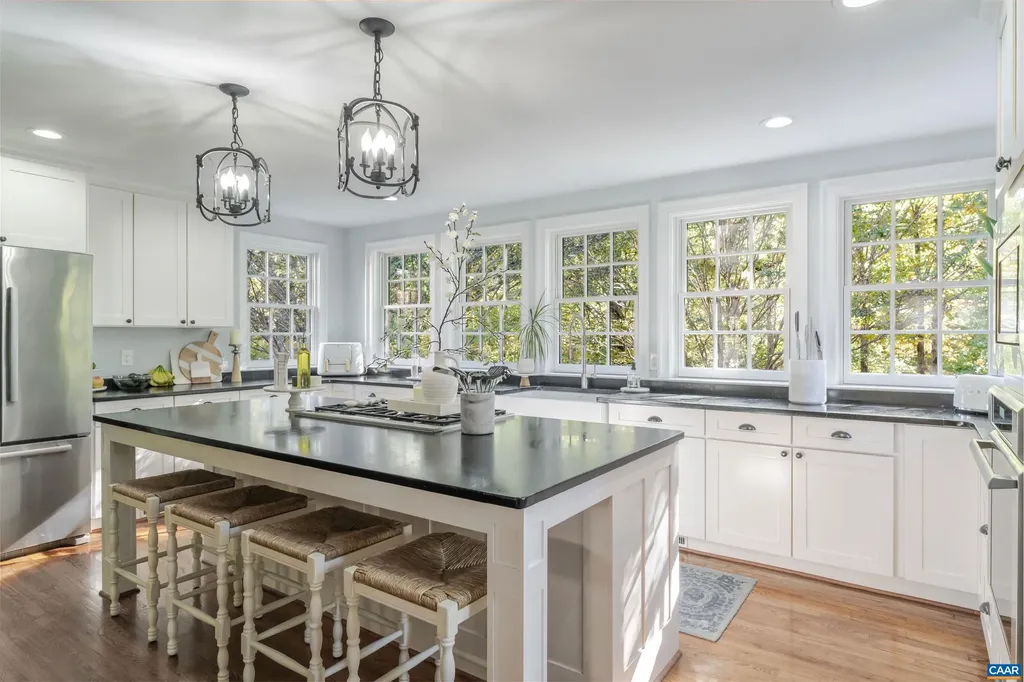 3359 Marsden Point Keswick VA 22947