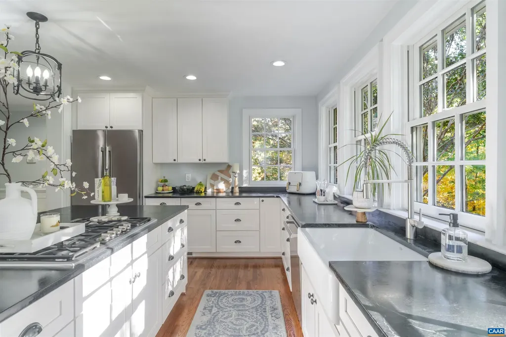 3359 Marsden Point Keswick VA 22947