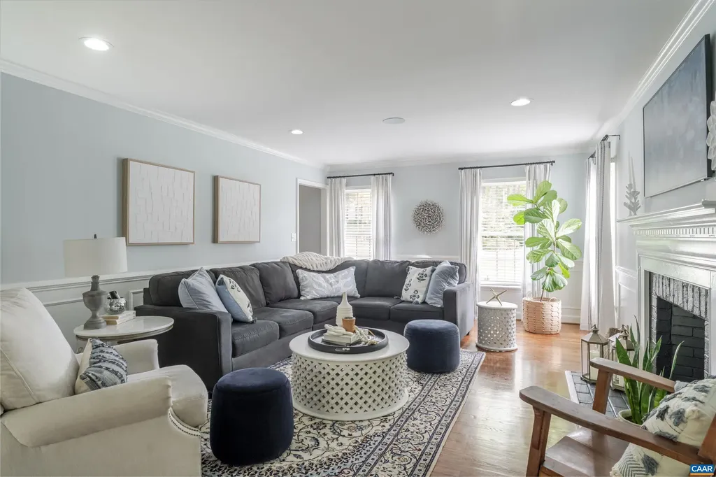 3359 Marsden Point Keswick VA 22947