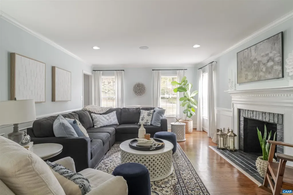 3359 Marsden Point Keswick VA 22947