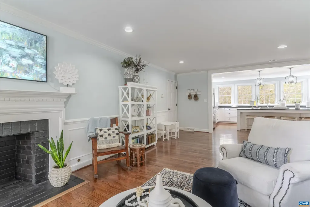 3359 Marsden Point Keswick VA 22947