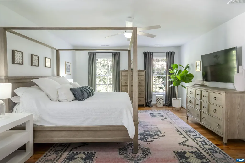 3359 Marsden Point Keswick VA 22947