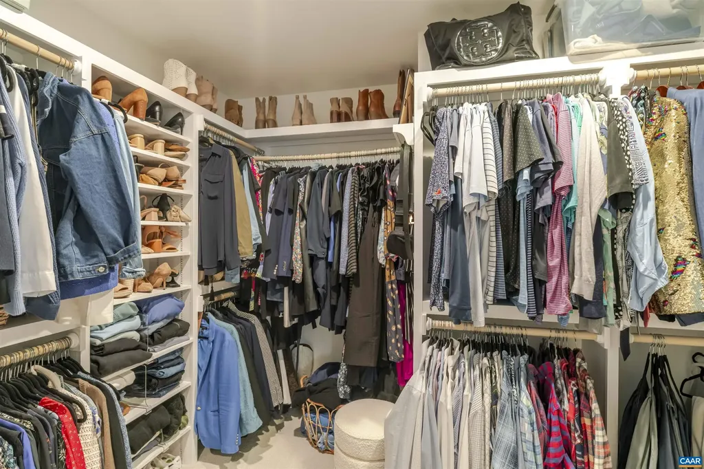 3359 Marsden Point Keswick VA 22947