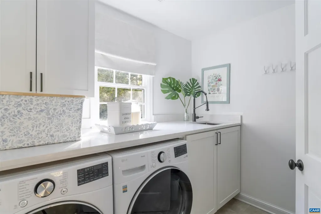 3359 Marsden Point Keswick VA 22947